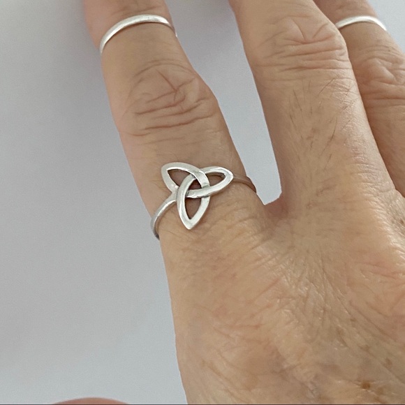 Sterling Silver Triquetra Ring, Celtic Knot Ring, Silver Rings, Love Knots - Picture 3 of 11